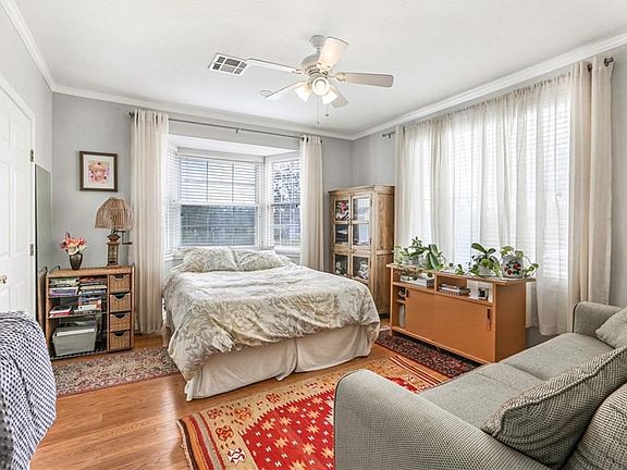 3rd image of 10 Virginia Ct