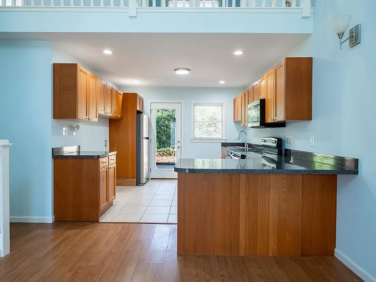 342 Mathews Ave NE #A — Photo 7