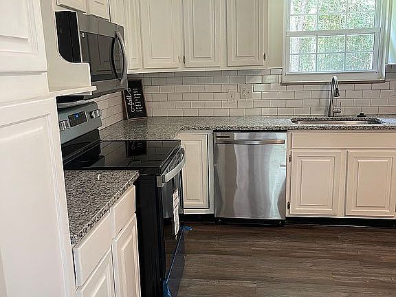 4th image of 9317 Carlton Cir