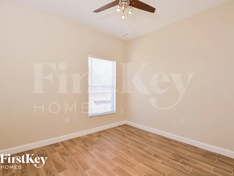 805 Cheriton St — Photo 11