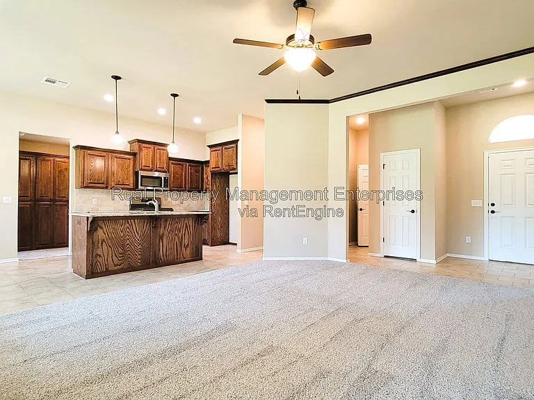 4500 Oasis Ct — Photo 5