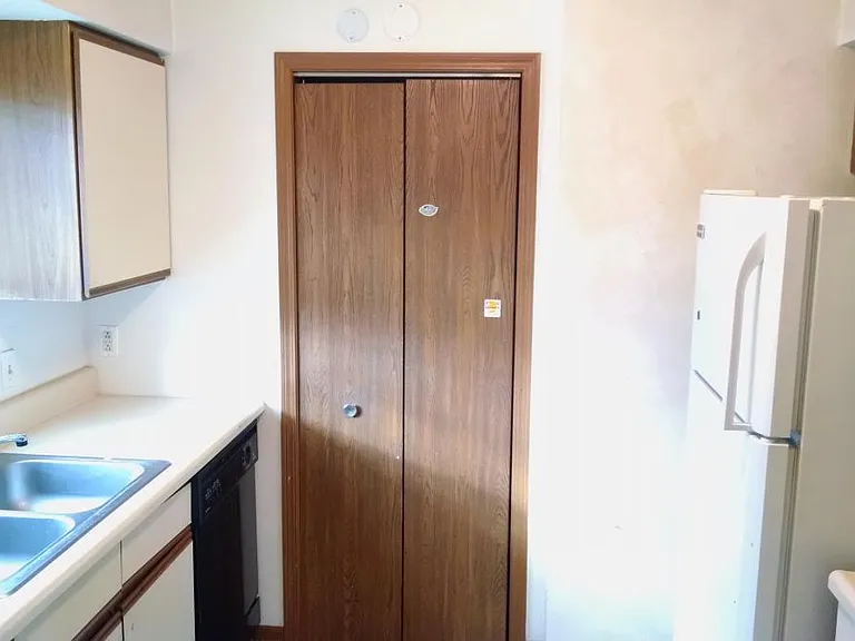 5750 Ryewyck Dr #3 — Photo 5