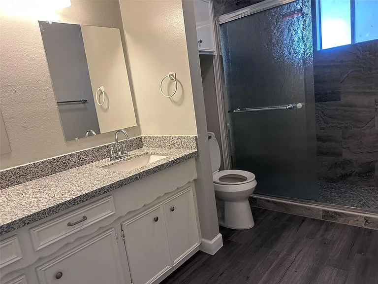 13611 Fernhill Dr — Photo 11