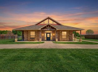 611 Mohawk Dr, Tioga, TX 76271