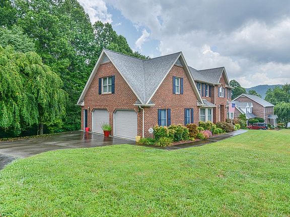 3rd image of 338 Hillcrest Dr