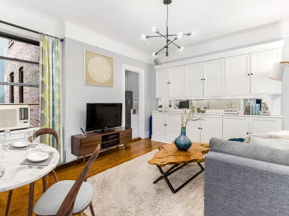 130 West 16th Street image 1 of 8