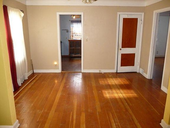 3rd image of 1077 Marion St