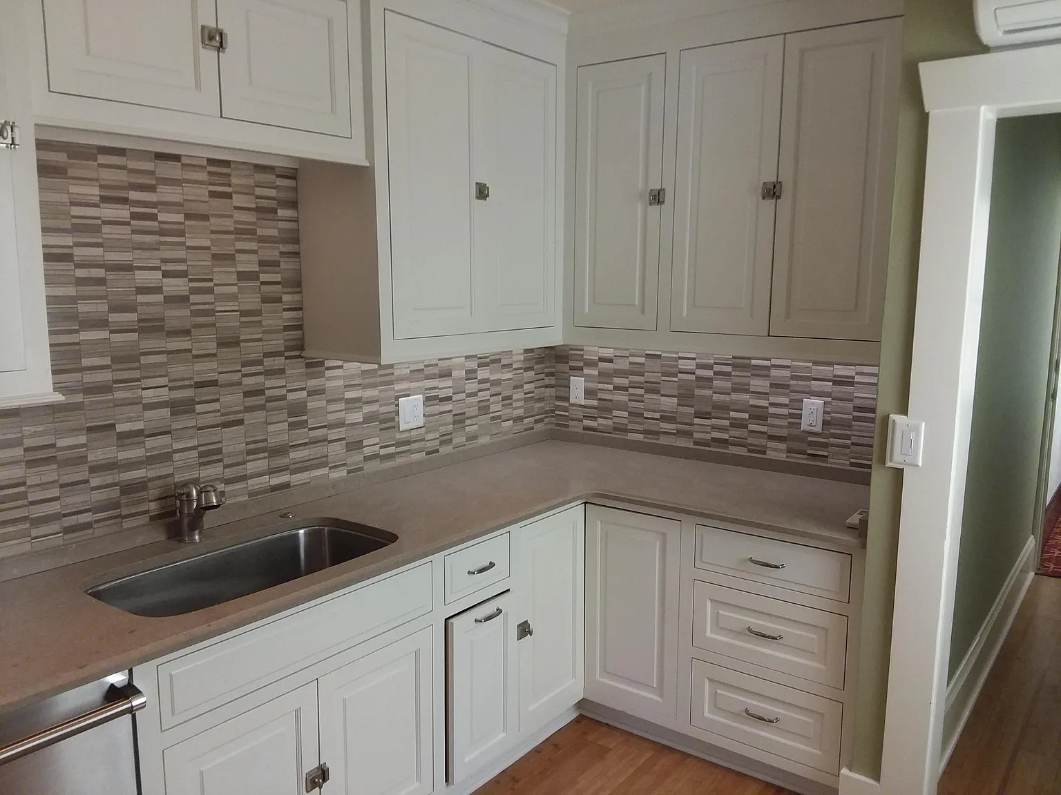 3 bed, 1250 sqft, $1,975 — Photo 1