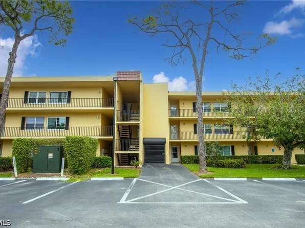 1086 Forest Lakes Dr #306, Naples, FL 34105