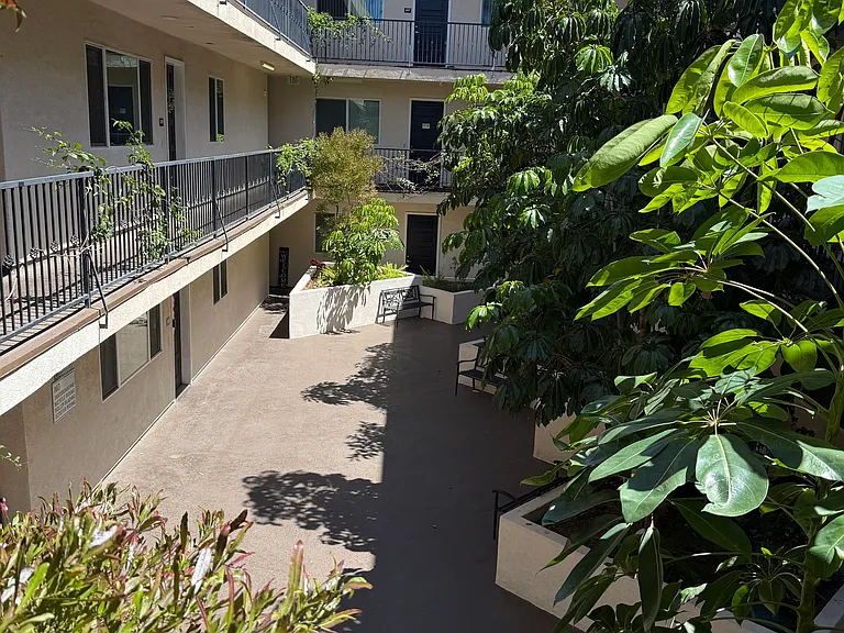 21514 Saticoy St #403 — Photo 5