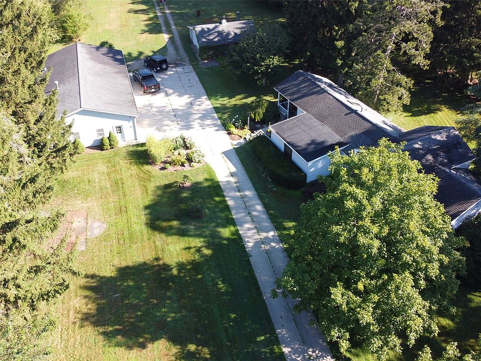 1st image of 7850 E Lake Rd