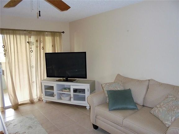 4th image of 1510 NE 12th Ter APT E16