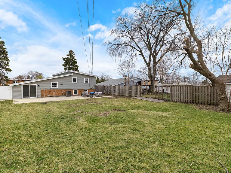 2176 Ash St — Photo 34