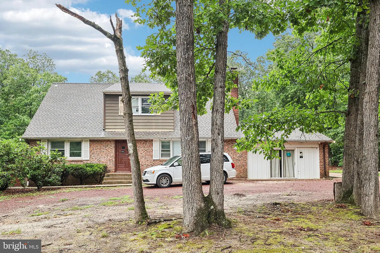1025 Linden Ave photo 1