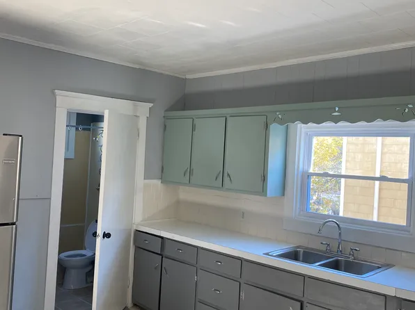 128 Purchase St #2, New Bedford, MA 02740