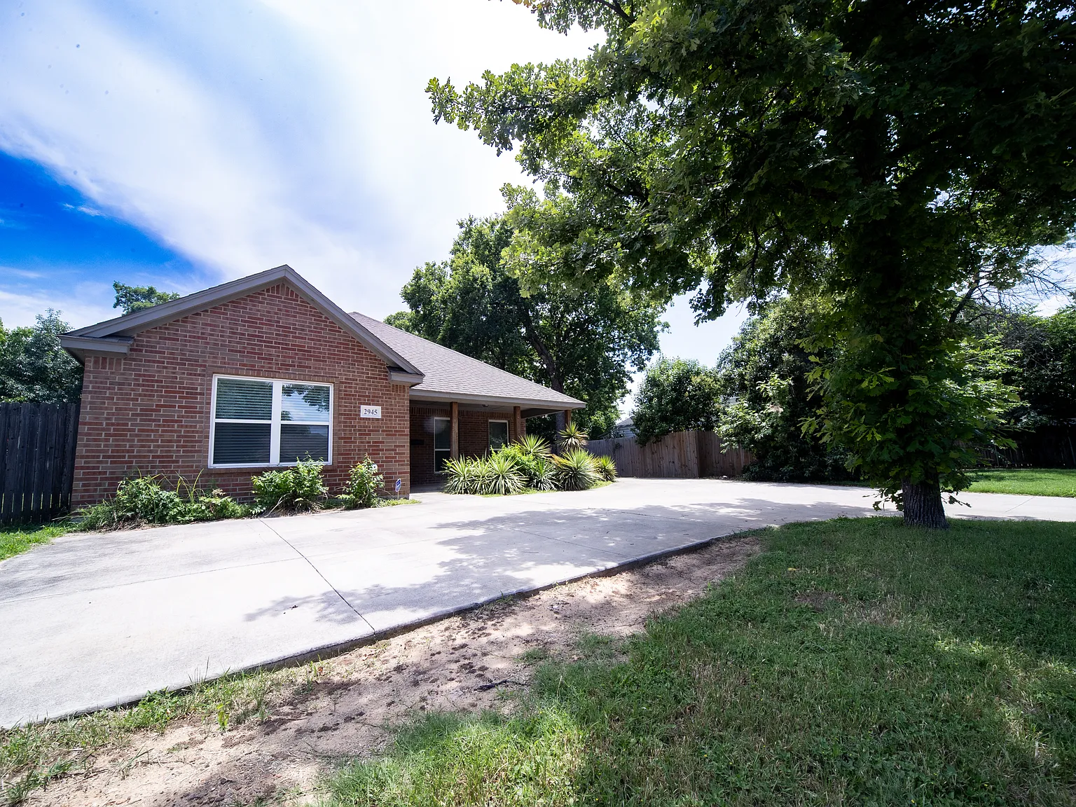 2945 S Hills Ave — Photo 3