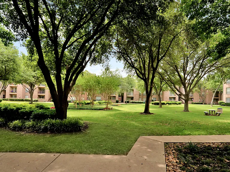 Trinity Square Apartments — Photo 7