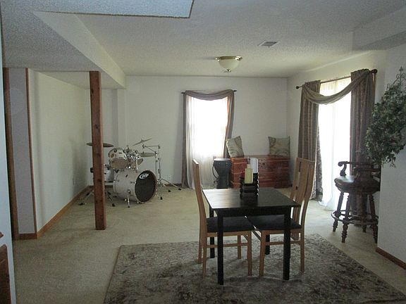 4th image of 308 E 107th Ter