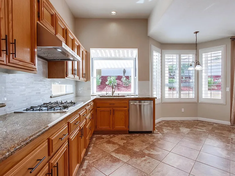 13945 Lewiston St — Photo 11