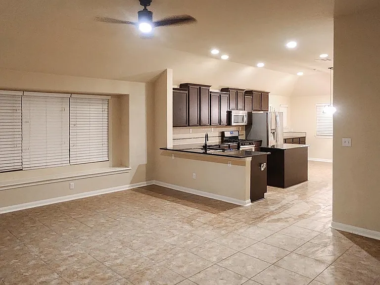 705 Wiltshire Dr — Photo 4