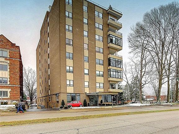 3rd image of 1578 Kanawha Blvd E APT 6C