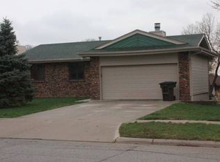 2741 Dorothy Dr, Lincoln, NE 68507