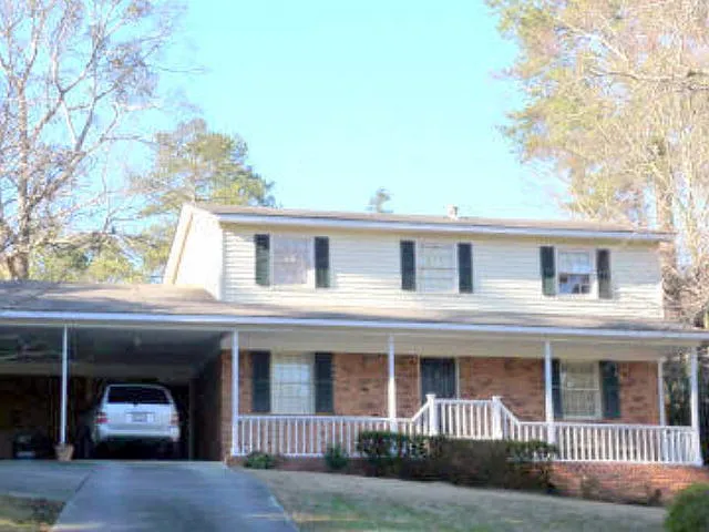 762 Windsor Rd photo 1