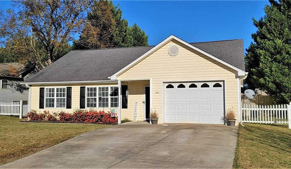 1st image of 104 Ashwood Ln