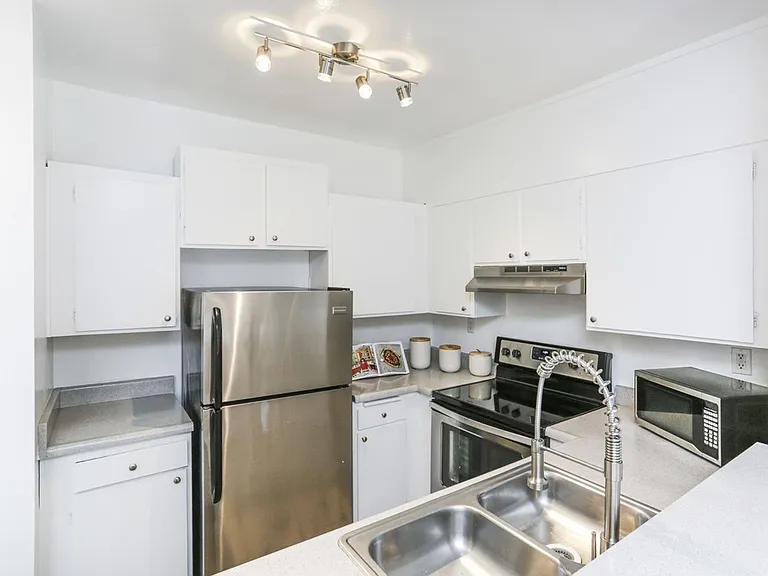 Westwood Villa — Photo 8