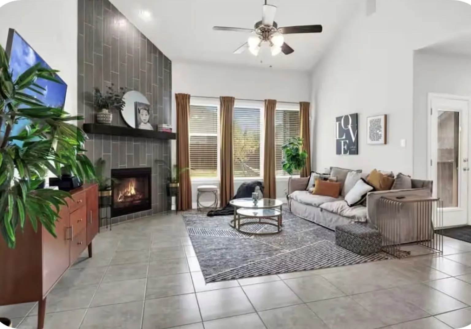 2 bed, 3036 sqft, $1,300 — Photo 2