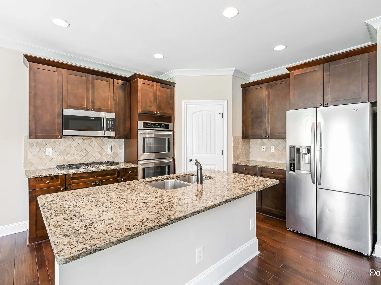 5 bed, 3.0 bath, 2898 sqft, $2,950 — Photo 3