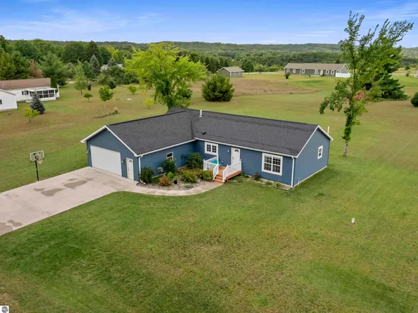 2400 Scenic Cir, Honor, MI 49640