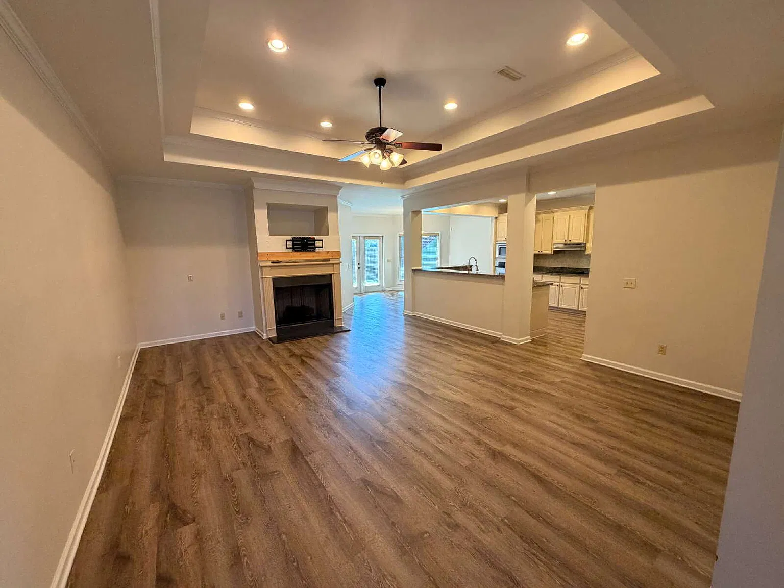 3 bed, 2.0 bath, 1874 sqft, $2,100 — Photo 3
