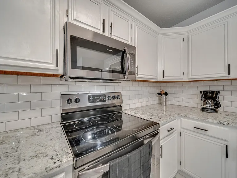 843 Sonora Ln — Photo 26