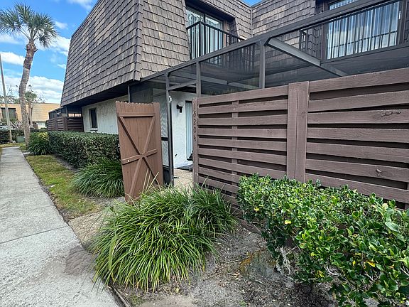 4th image of 15204 W Pond Woods Dr #15204