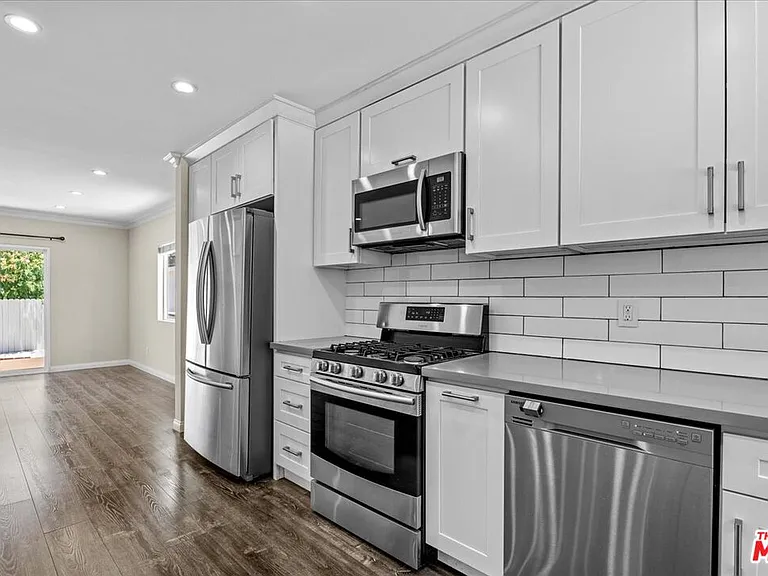 18725 Martha St — Photo 6