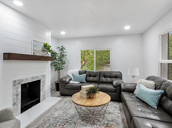 3rd image of 1620 E Roosevelt Ave