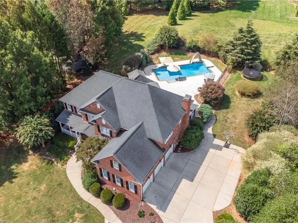 7011 Mustang Ct, Summerfield, NC 27358