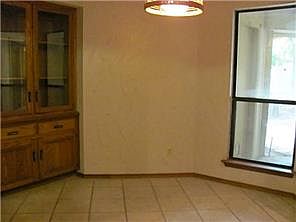 4th image of 2819 Creekwood Ct