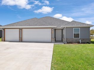 1738 Cash Dr, Mount Vernon, MO 65712