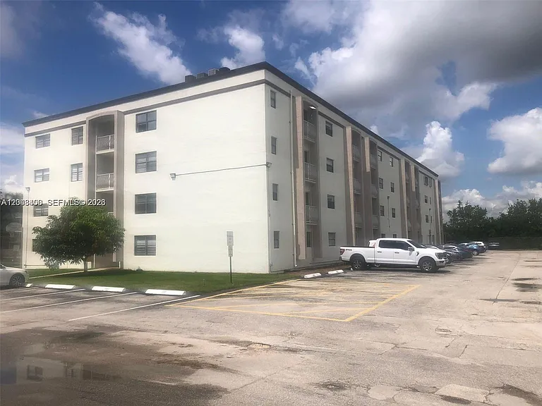 500 NE 2nd St #408 — Photo 15