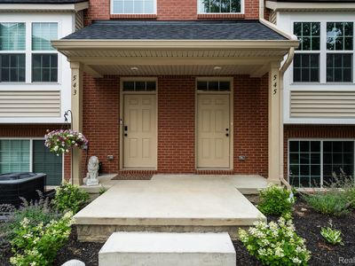 549 Village Ln, Milford, MI, 48381
