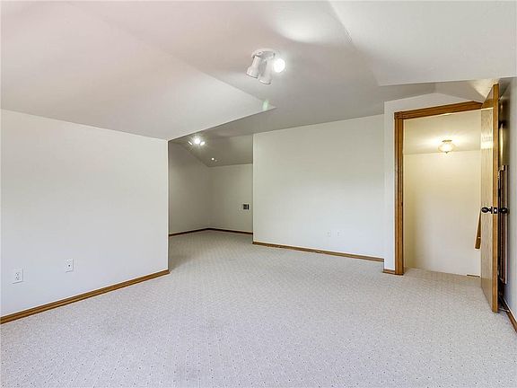 3rd image of 17401 SE 104th St