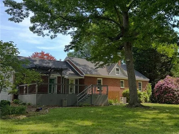 4215 Starmount Rd, Liberty, NC 27298