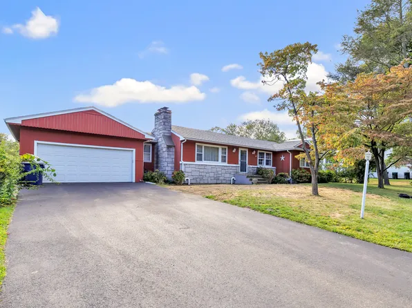 34 Leonard Place, Trumbull, CT 06611