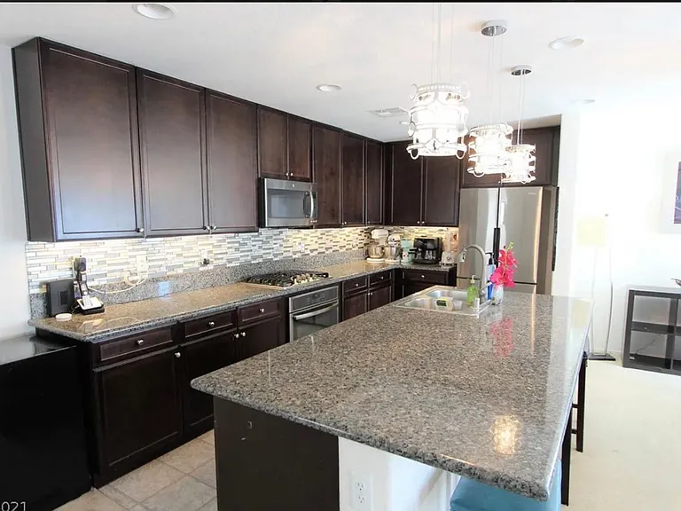 10726 Wrigley Field Ave — Photo 4