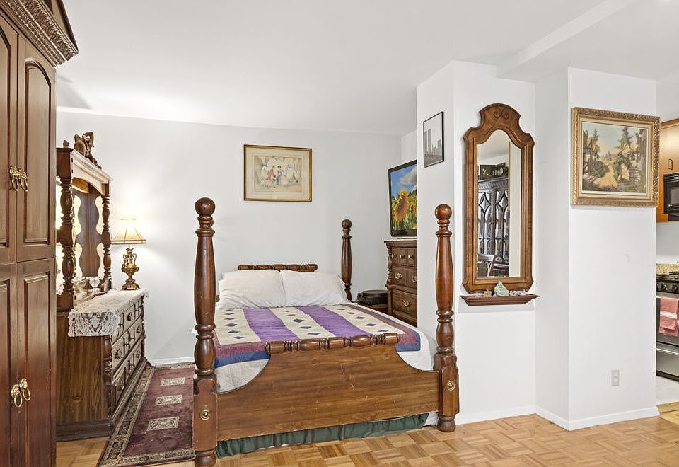 2nd image of 201 W 74th St APT 9A