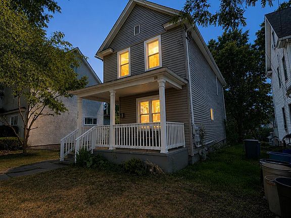 4th image of 830 Maple St