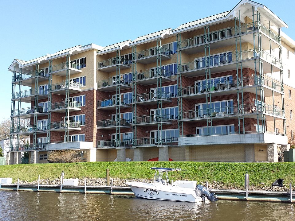 1st image of 815 Wells St Unit 301