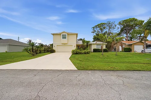 1707 SE Manth Ln Photo 1